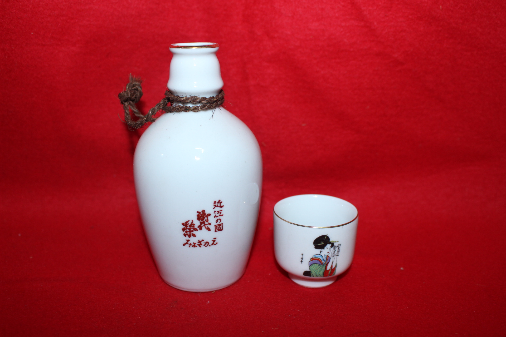 백자 여인문 주병과 잔