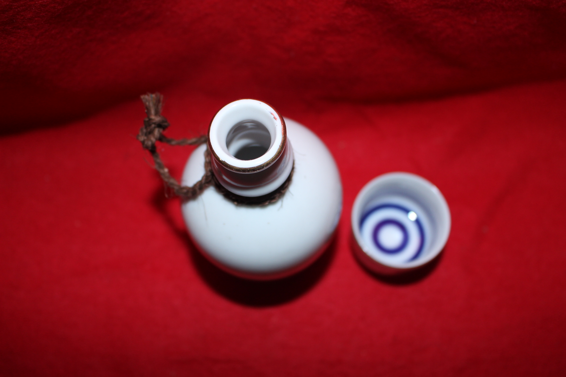 백자 여인문 주병과 잔