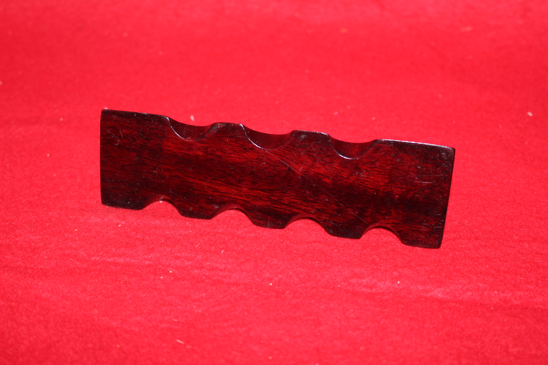 화류목나무로된 문진겸 붓받침