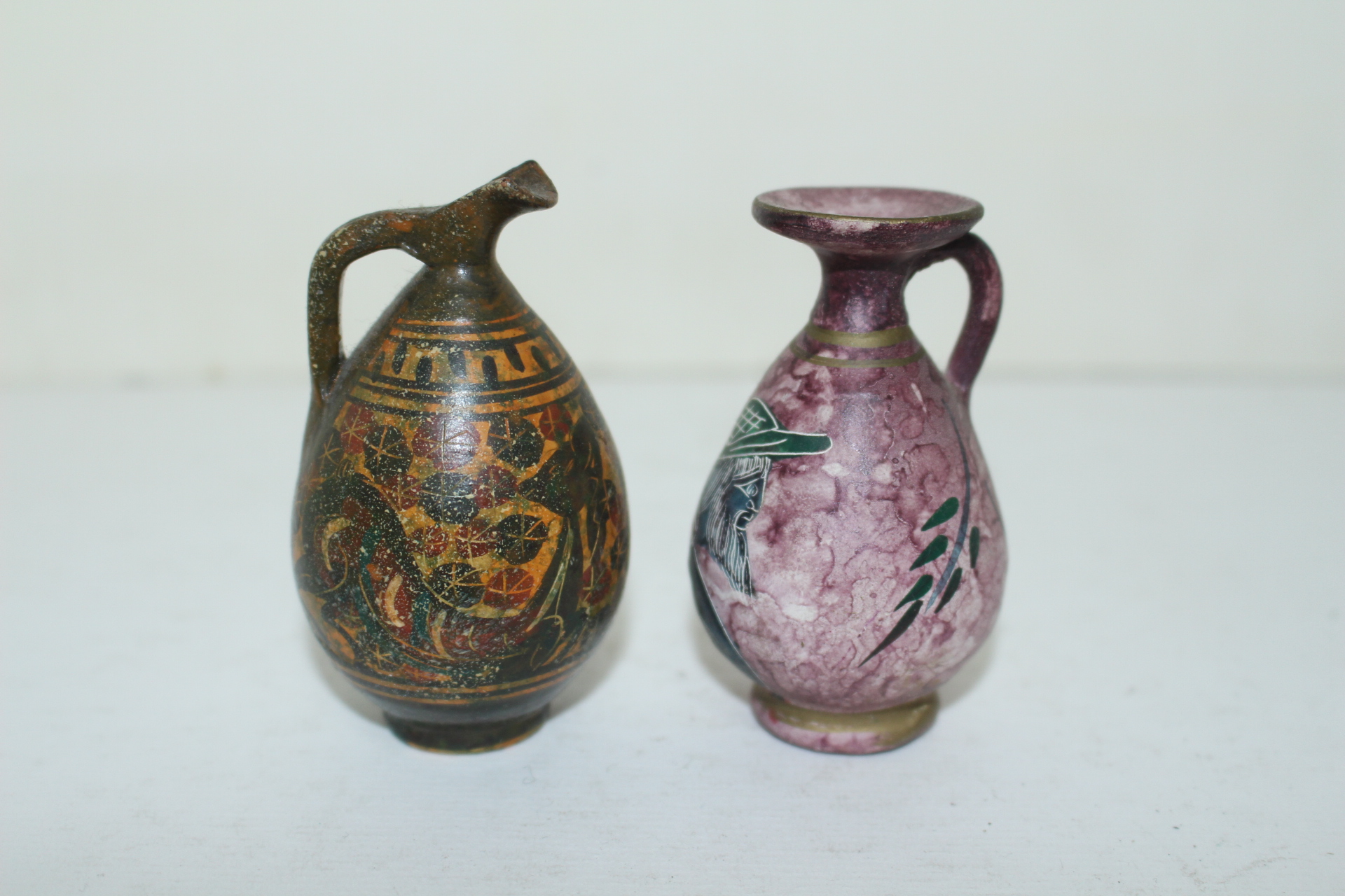 외국산 채색이된 도기재질의 호 2점