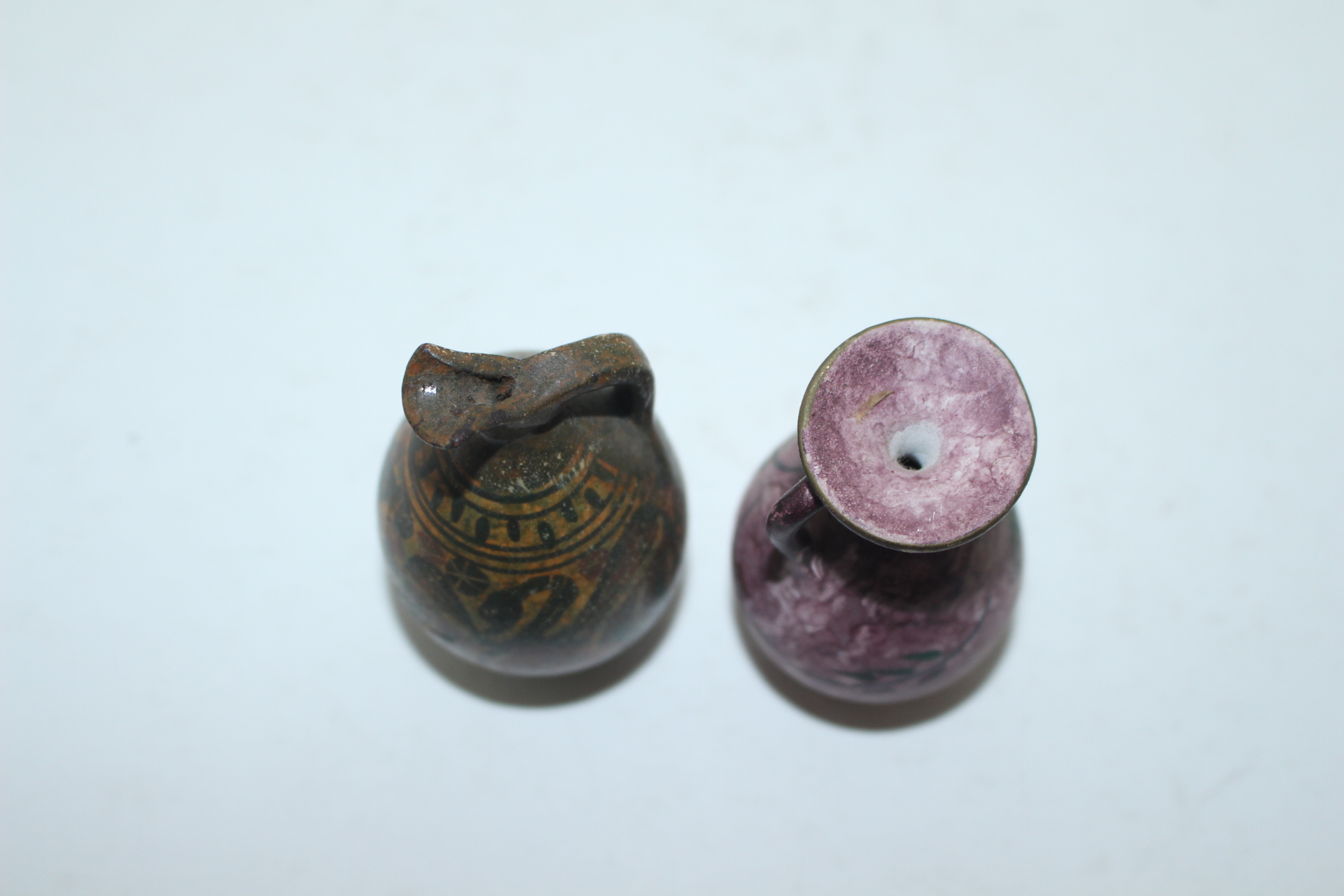 외국산 채색이된 도기재질의 호 2점