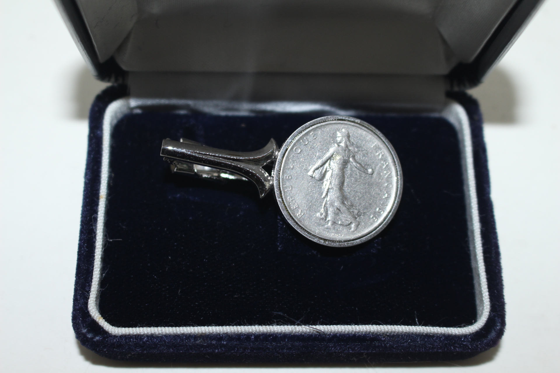 프랑스산 넥타이핀