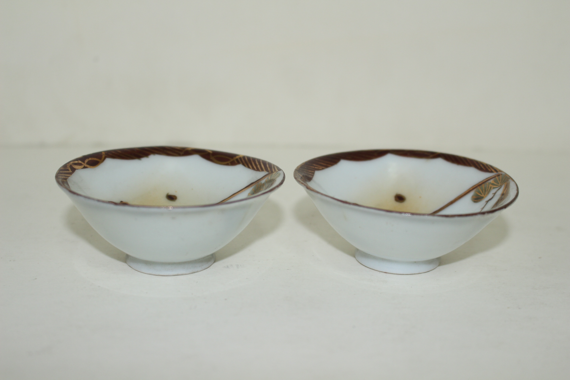 연대가좋은 철화백자노송학문잔 2점