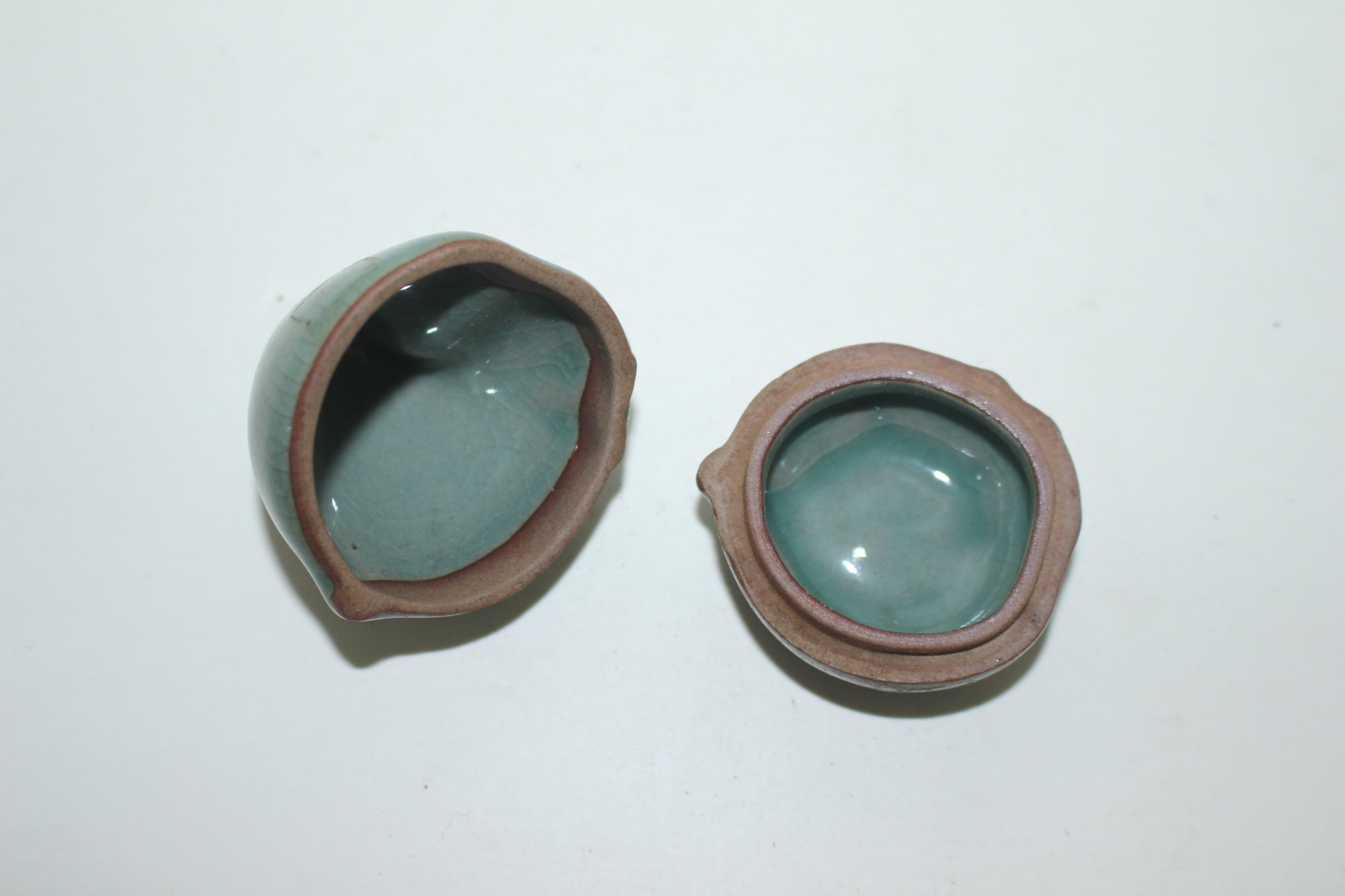 청자 진사복숭아형 향합