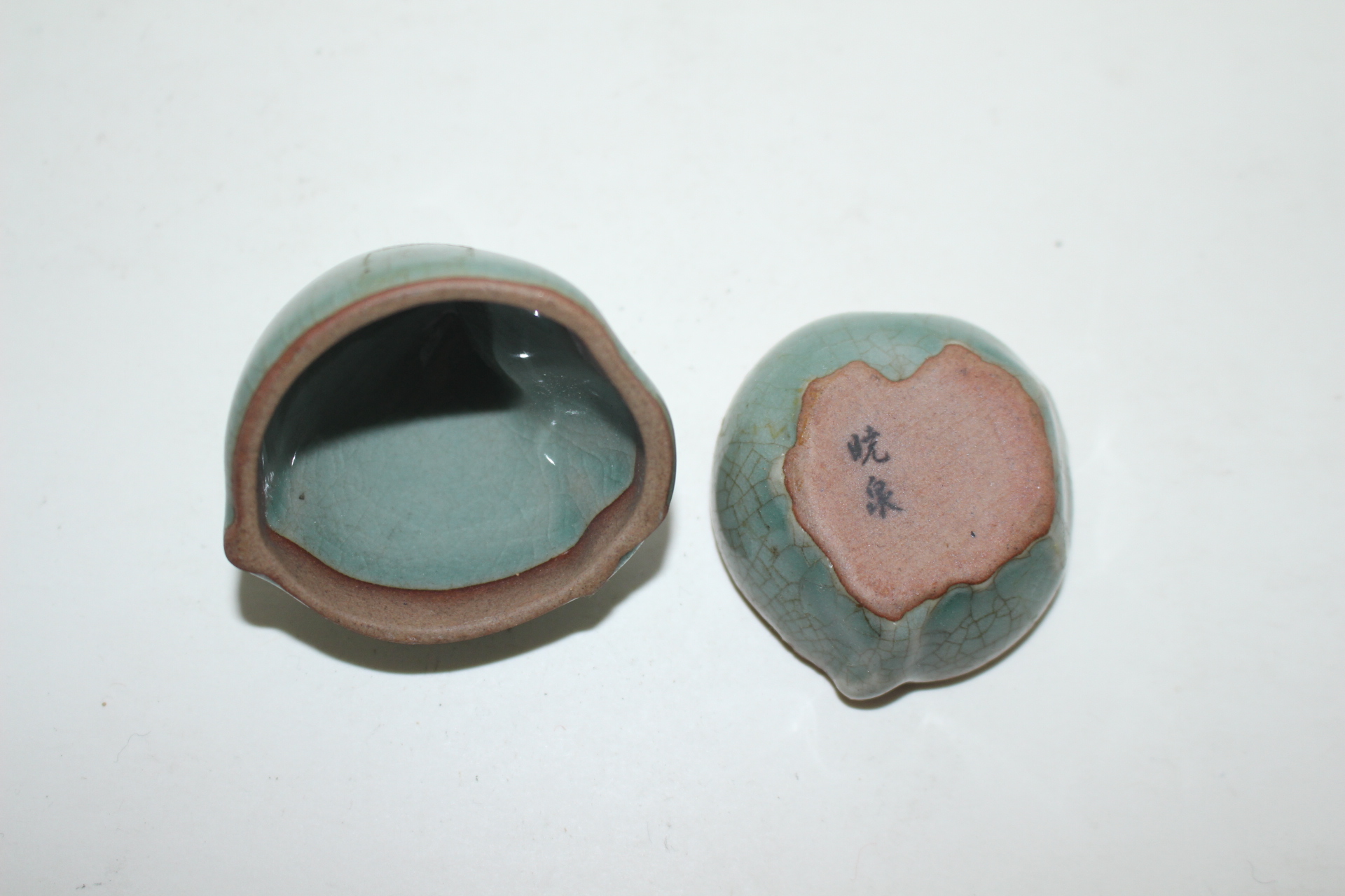 청자 진사복숭아형 향합