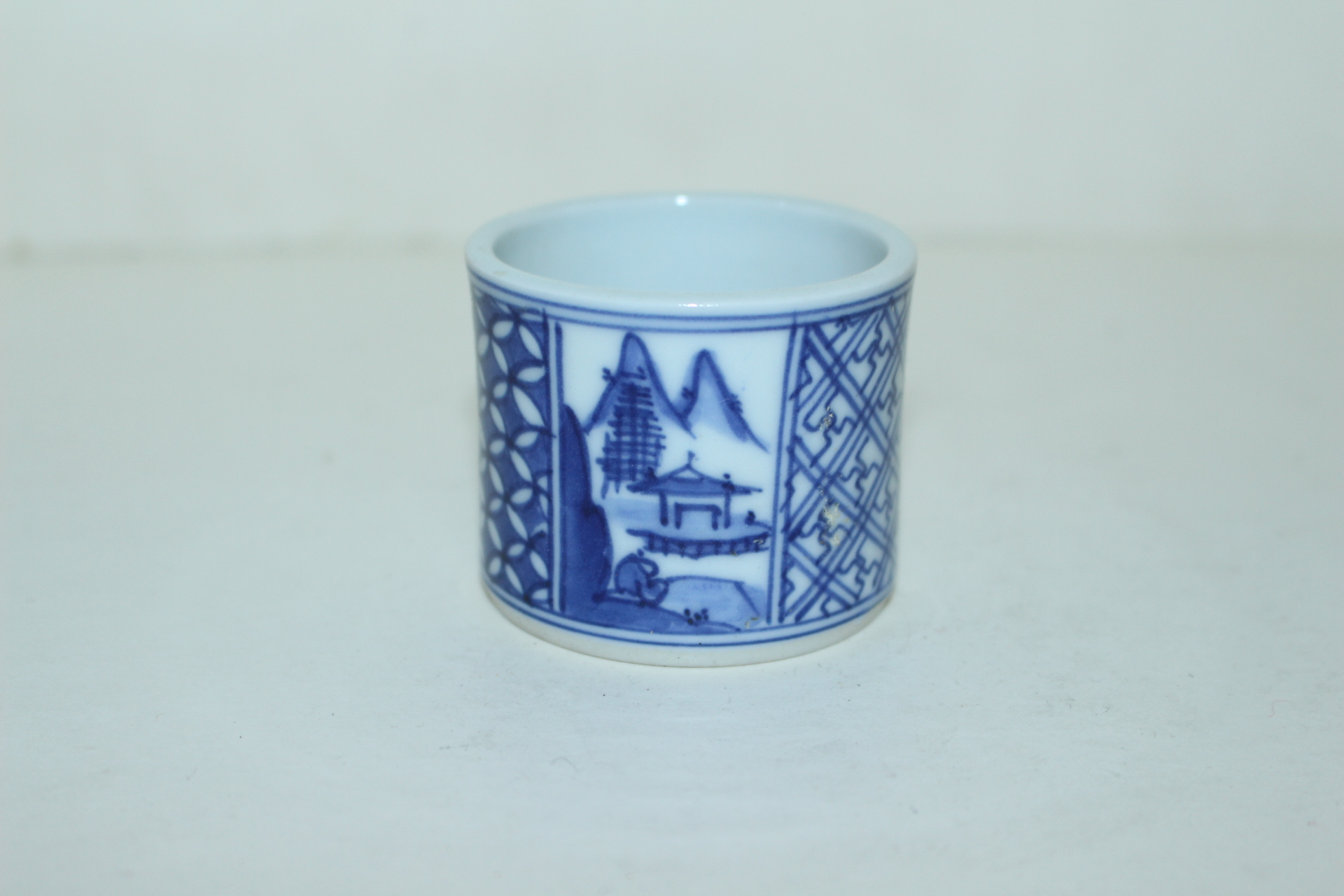 이마리 청화백자산수문 차도구(두껑받침)