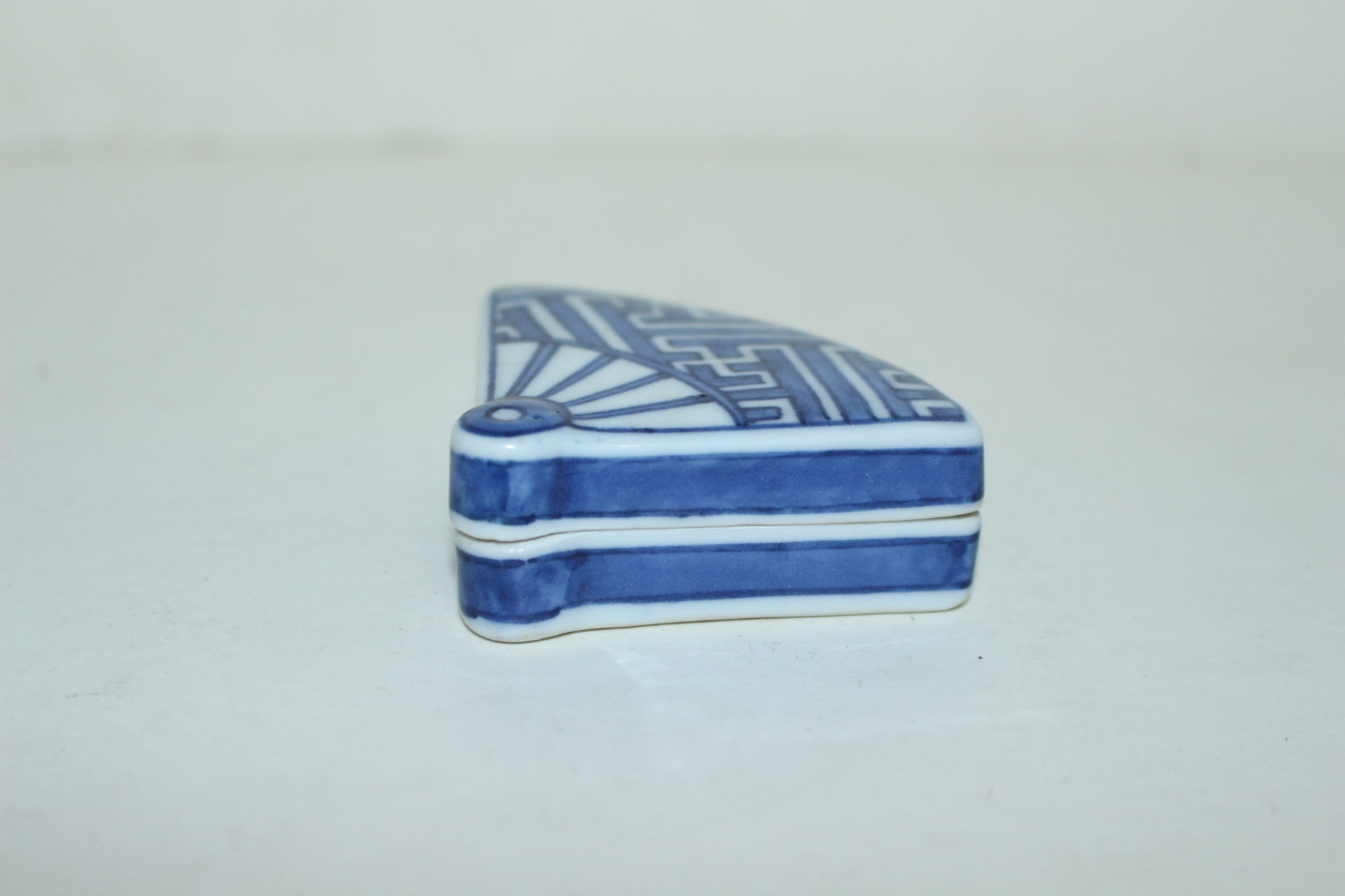 이마리 청화백자 부채모양 향합