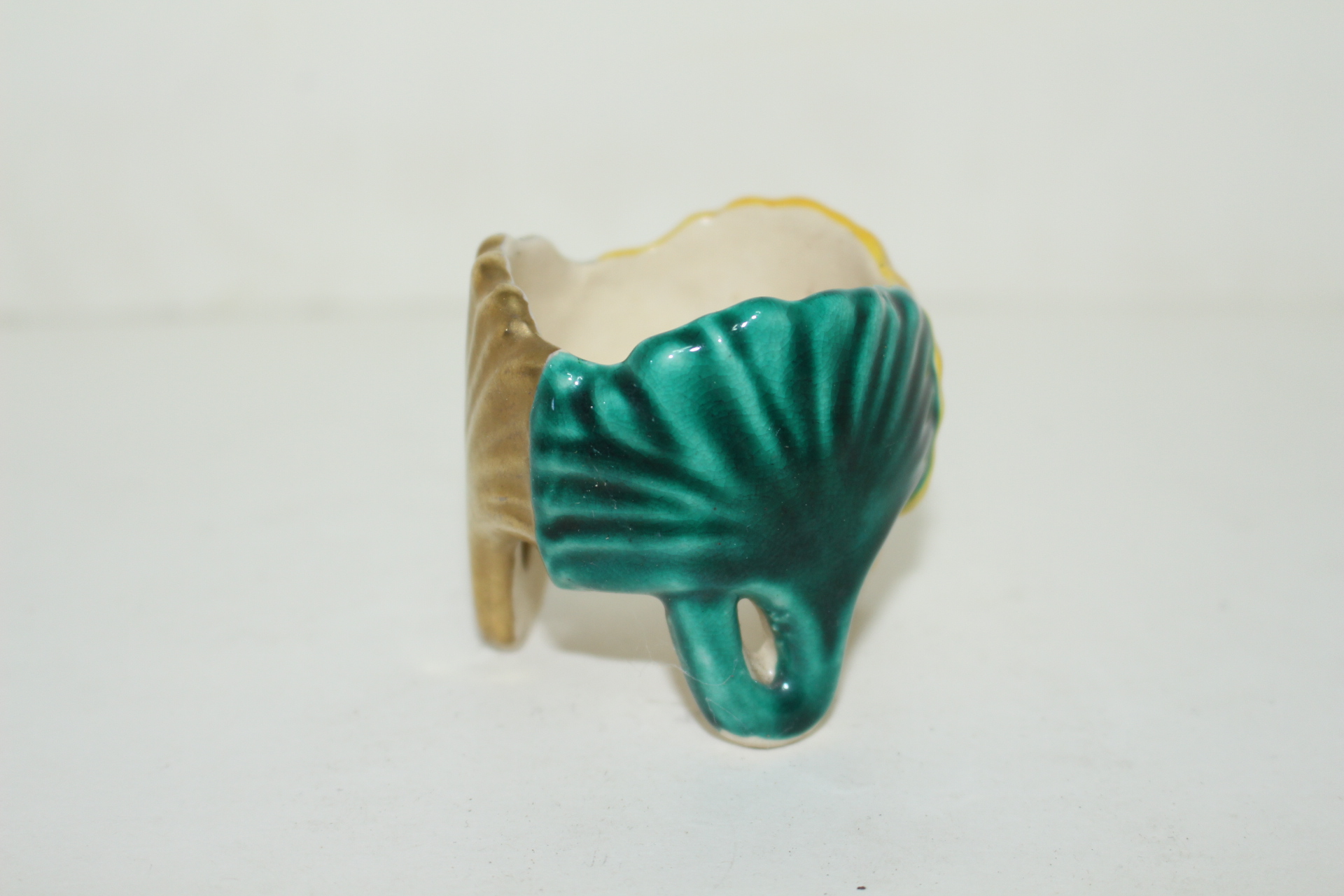 분청자 금채화형 차도구(두껑받침)