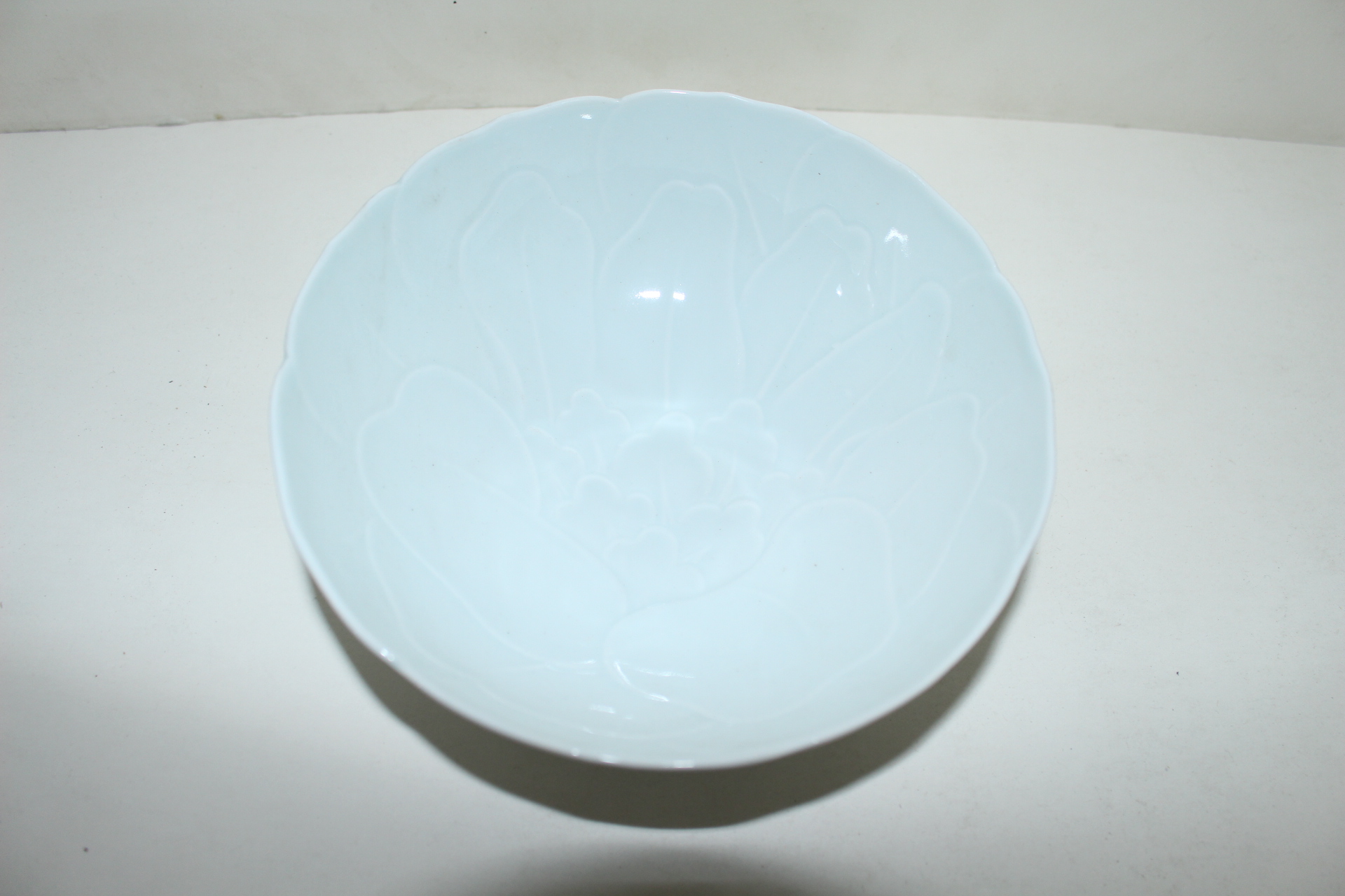 순백자 양각화문 화형완