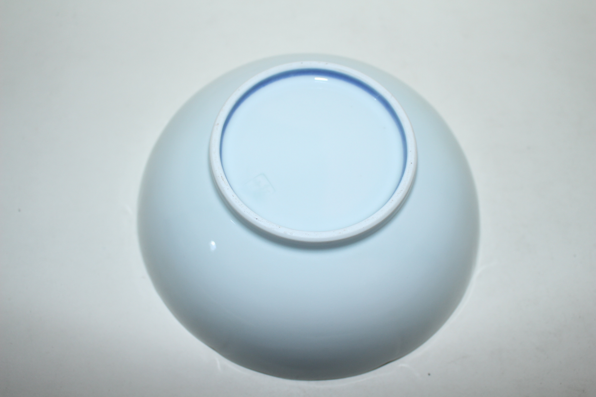 순백자 양각화문 화형완