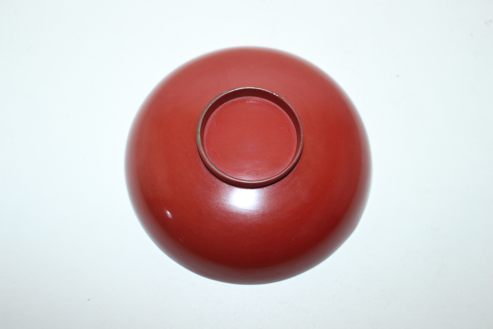 나무에 옷칠후 금채산수문그림이 있는 완