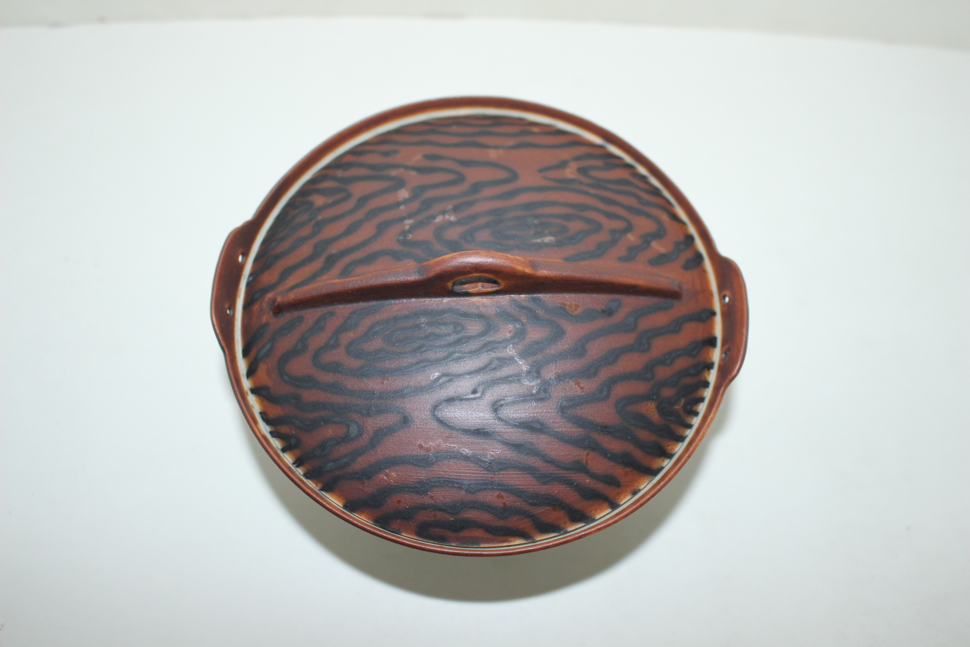 연대가좋은 이마리 철화청자 솥모양 개완