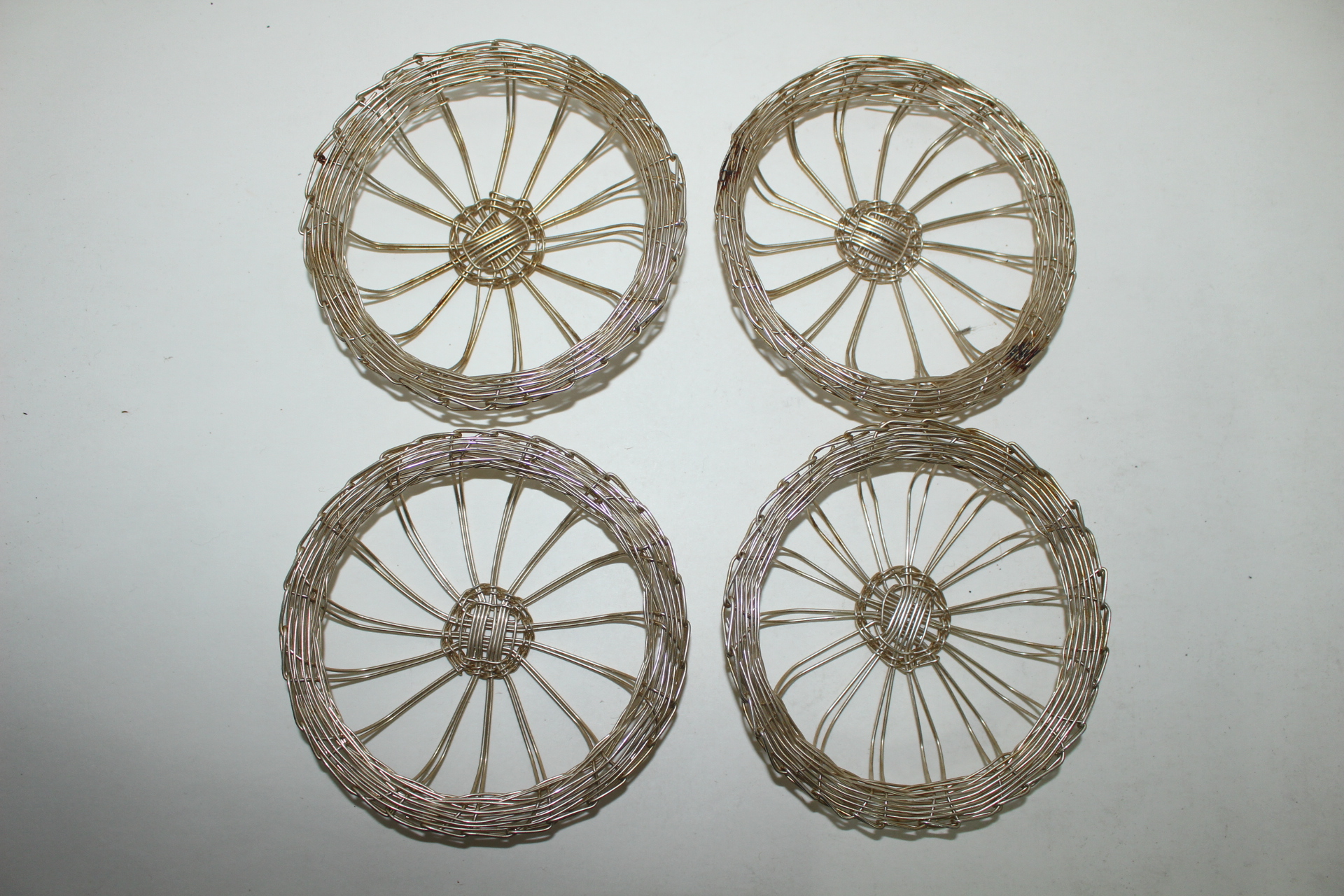 금속재질로된 그물망 완 4점