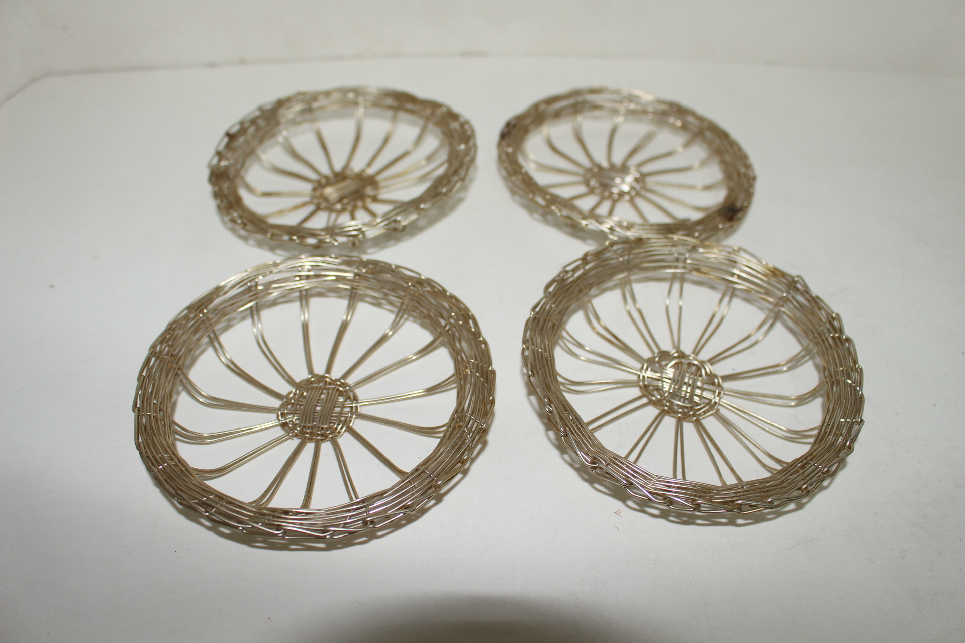 금속재질로된 그물망 완 4점