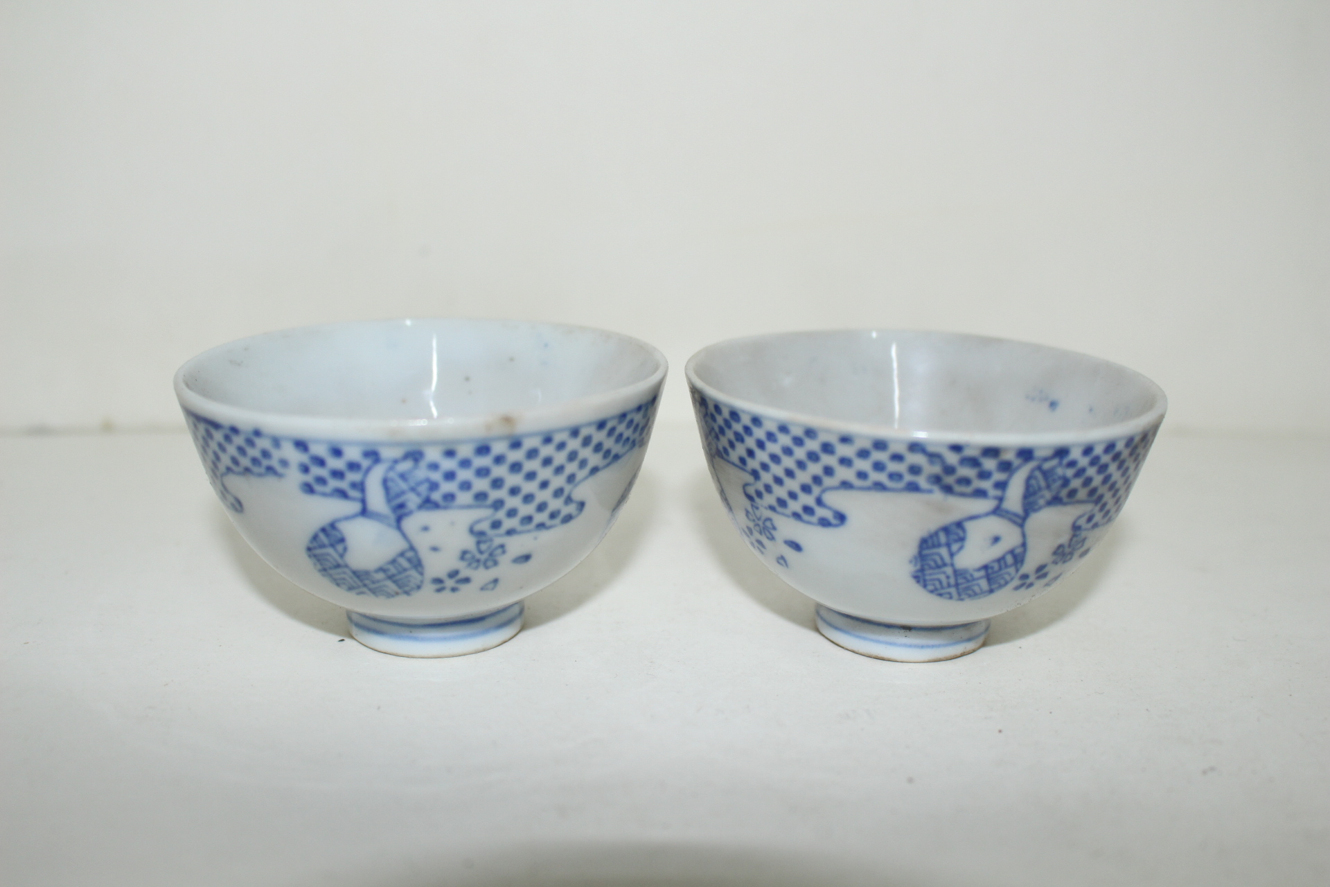 연대가좋은 청화백자 화문잔 2점