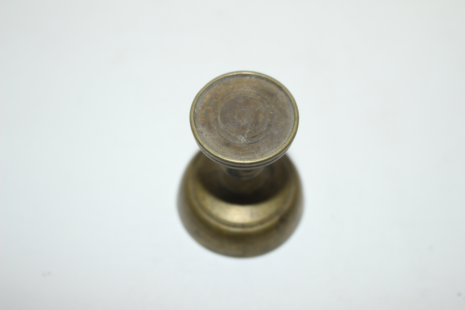 청동으로된 굽다리향완