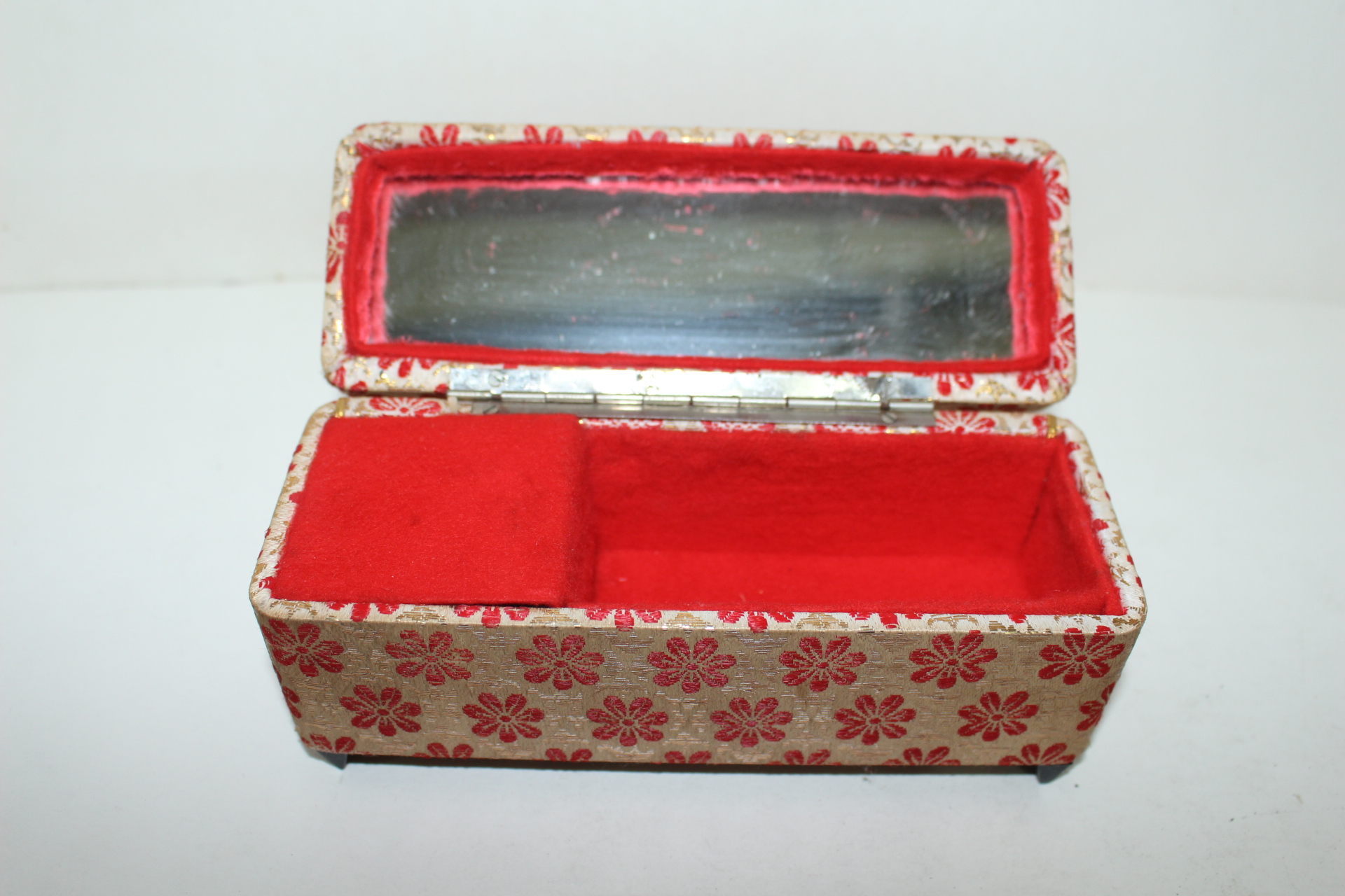 근대사 천으로된 오르곤 보석함