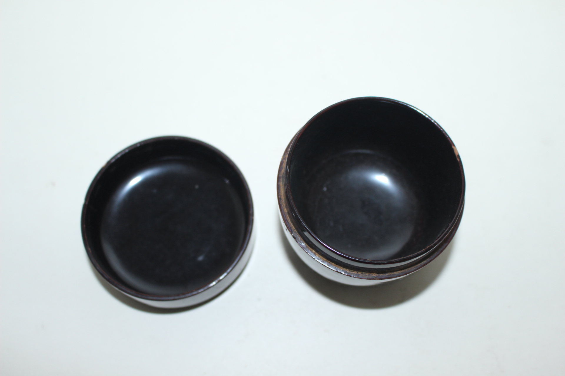 나무에 옷칠이된 말차통