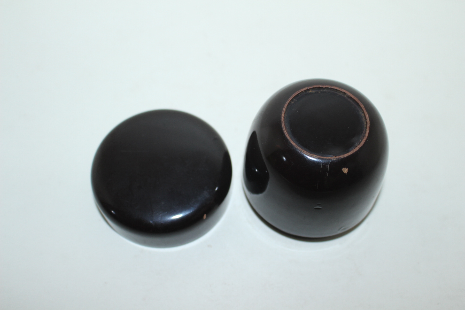 나무에 옷칠이된 말차통