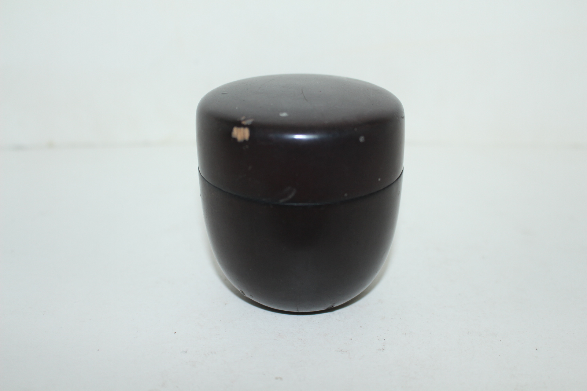 나무에 옷칠이된 말차통