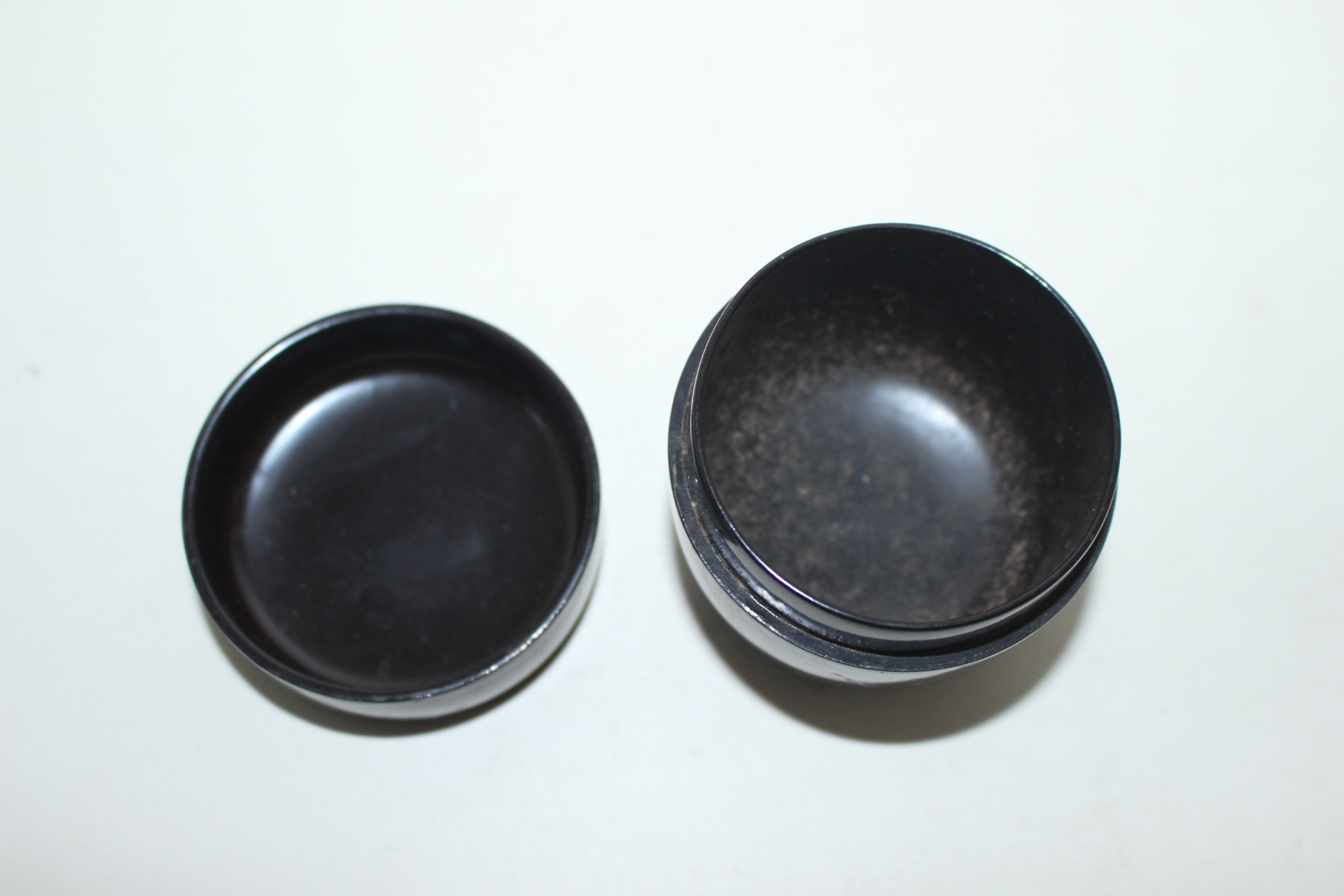 나무에 옷칠이된 말차통