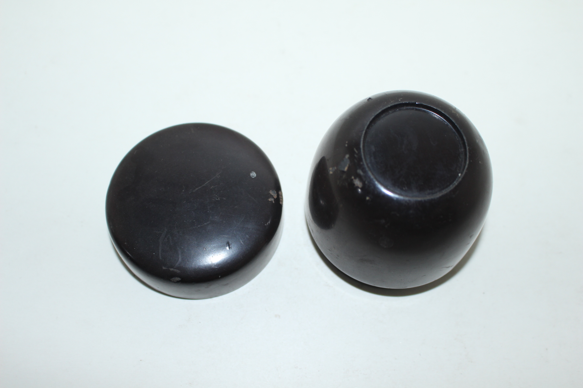 나무에 옷칠이된 말차통