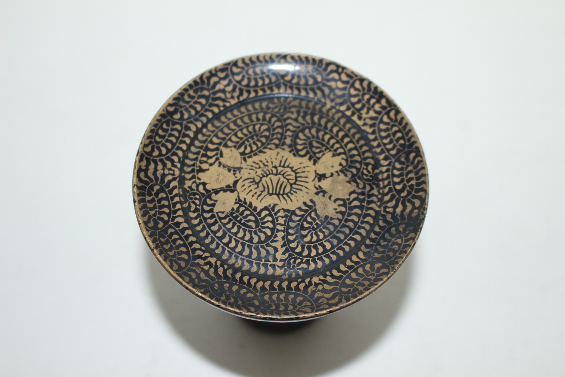 연대가좋은 나무에 금채화문된 화대