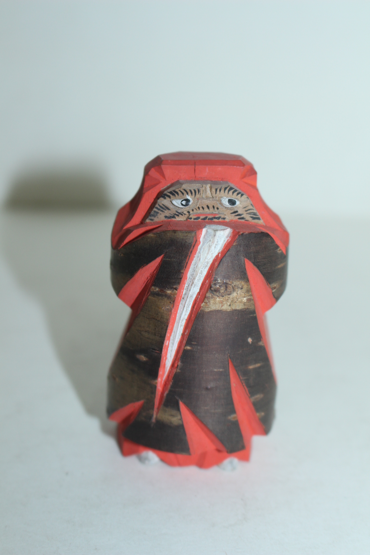 원목나무에 조각된 달마대사 조각상