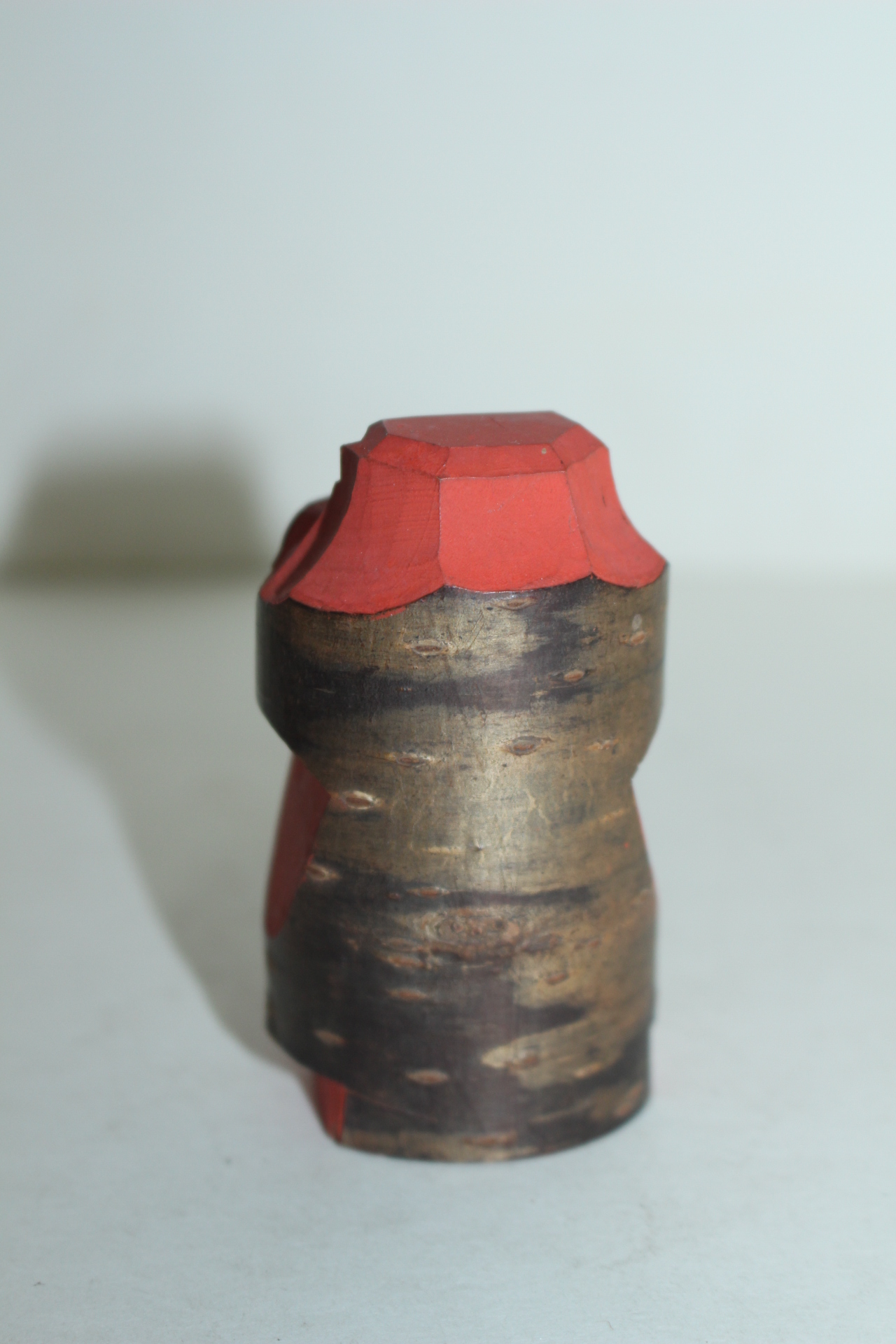 원목나무에 조각된 달마대사 조각상