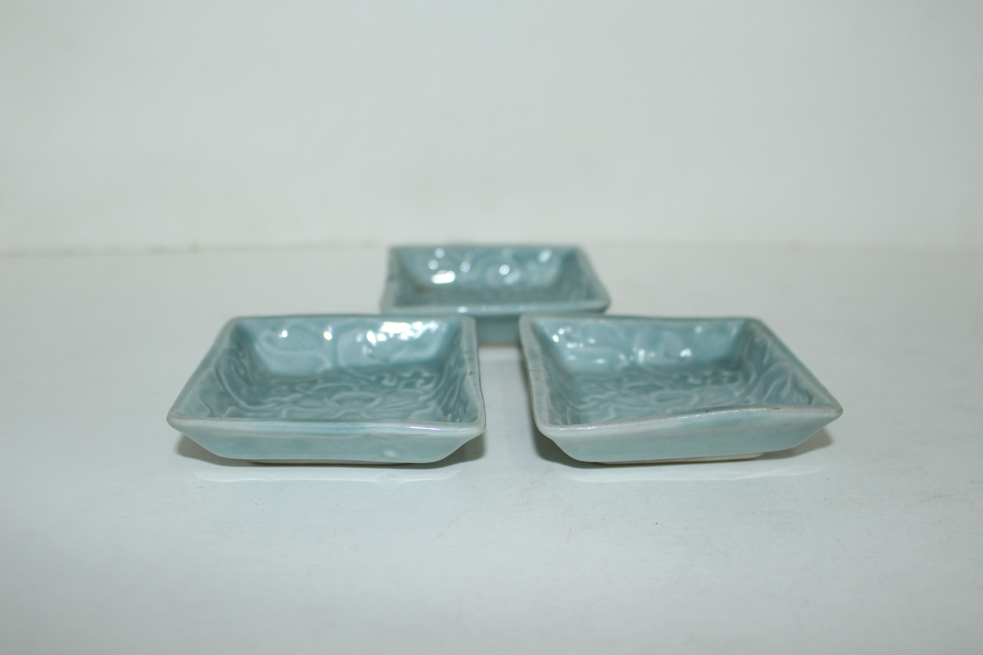 연대가좋은 청자양각화문완 3점