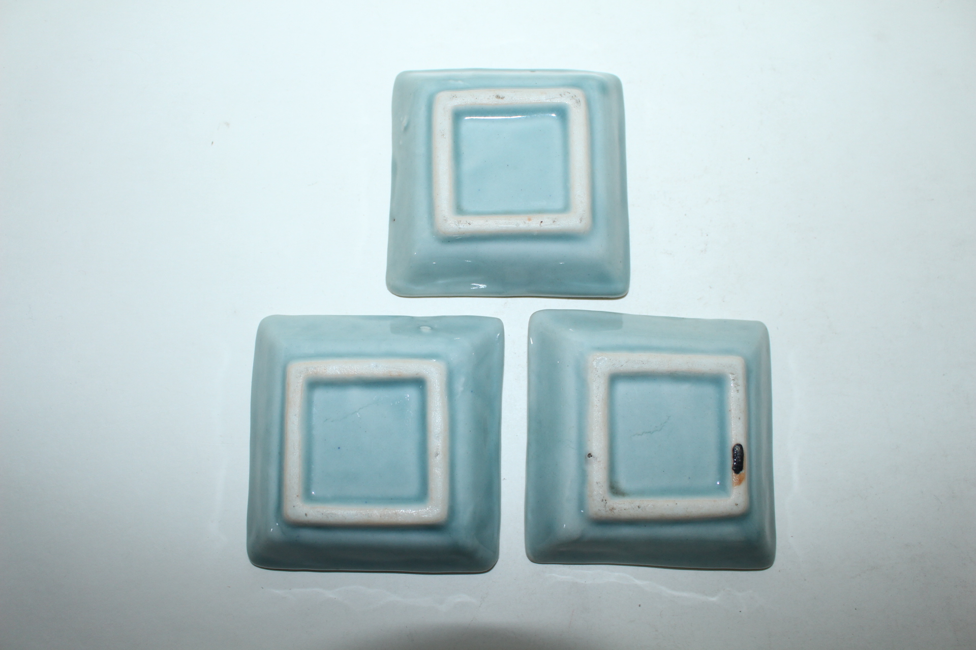 연대가좋은 청자양각화문완 3점