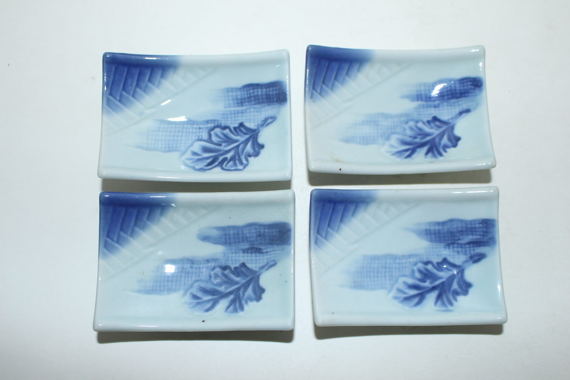 연대가좋은 청화백자나뭇잎문 사각완 4점