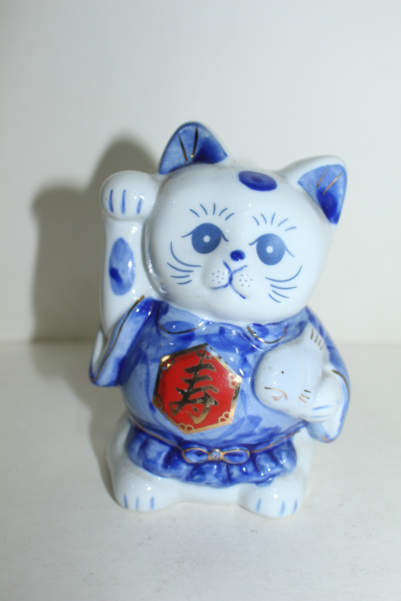 청화백자 금채고양이 조각상