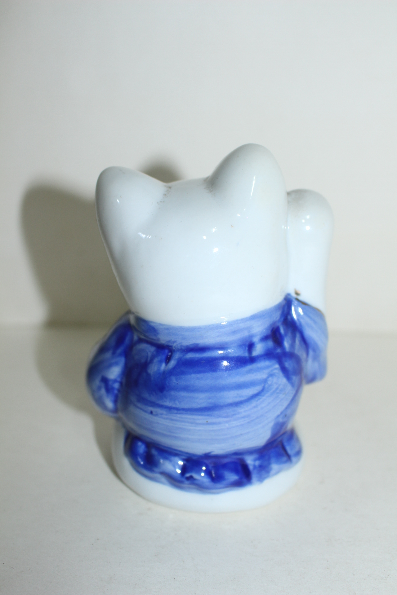 청화백자 금채고양이 조각상