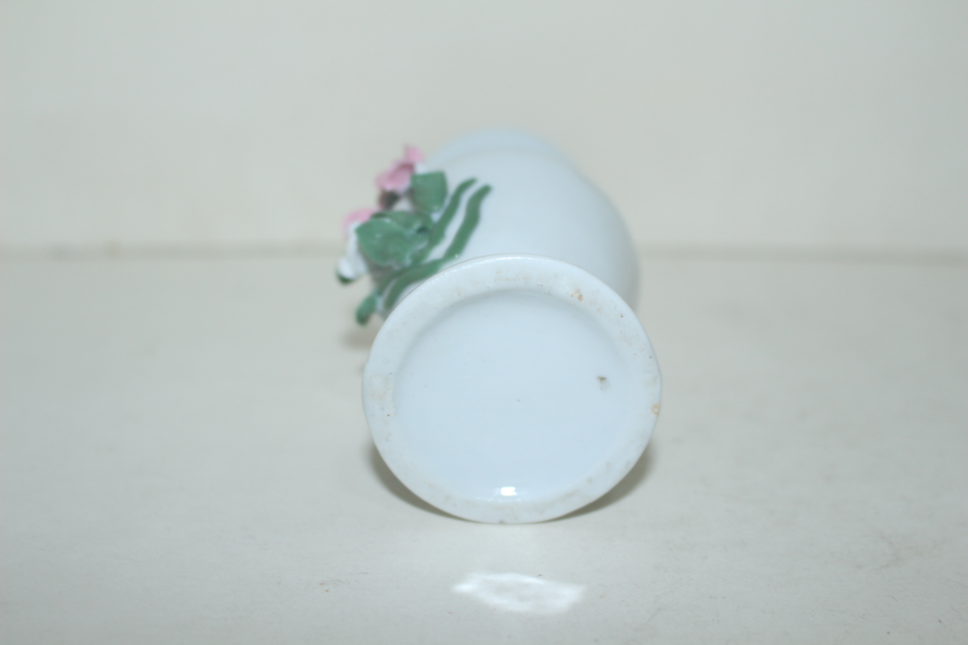 백자 양각화문호