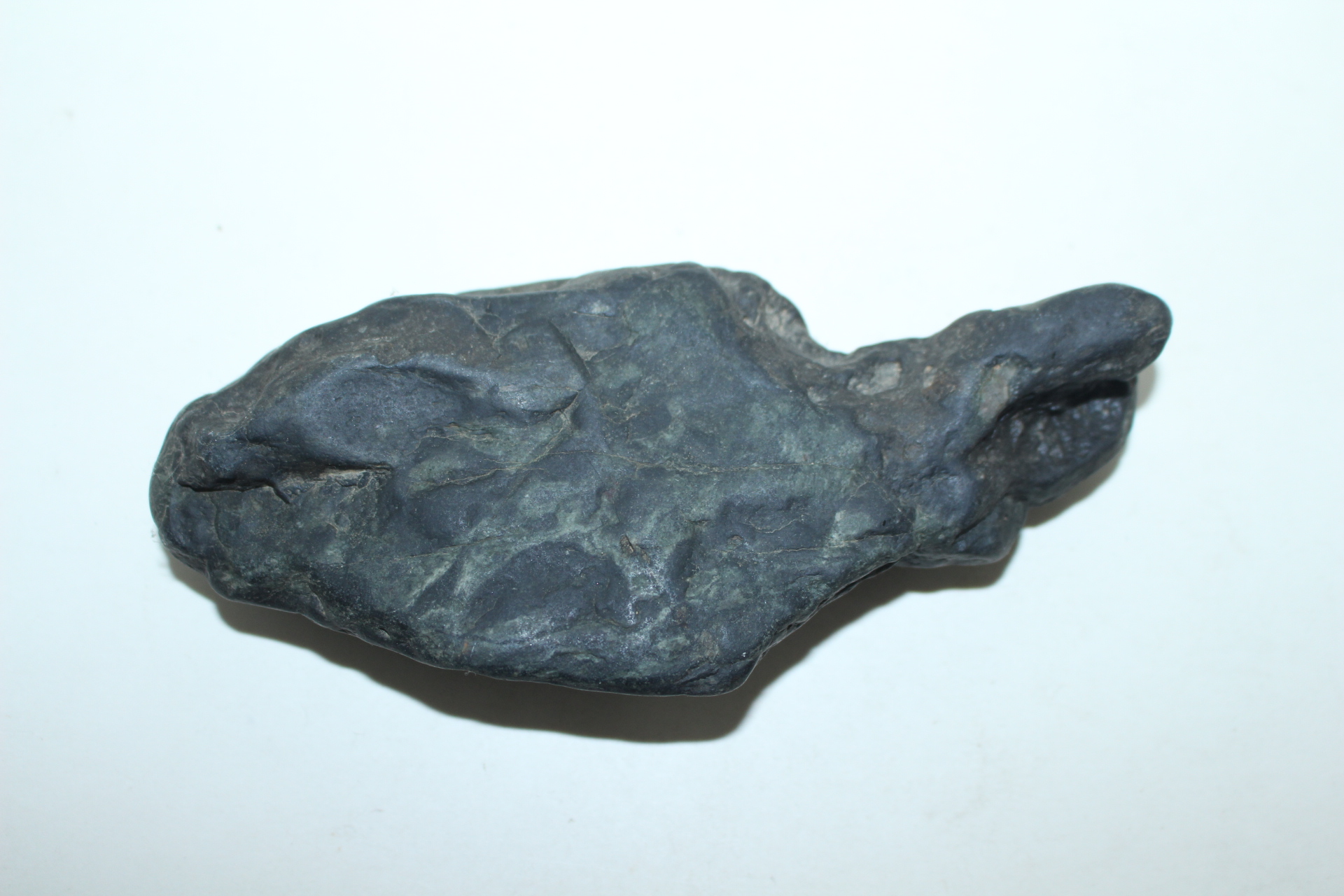 아주강한 흑오석으로된 거북모양 자연석(수석)