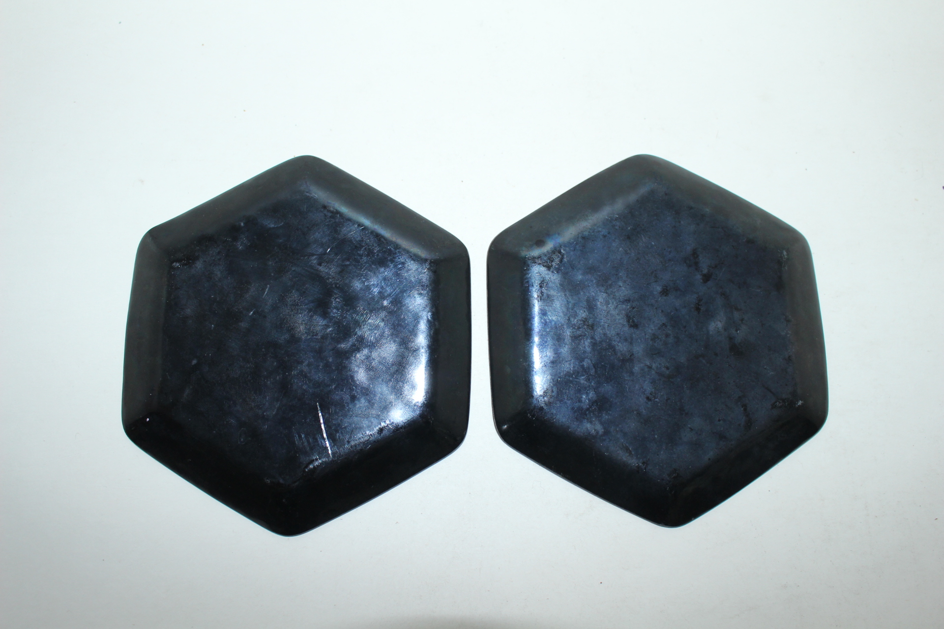 묵직한 금속칠보로된 육각완 2점