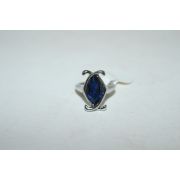 보석이 장식된 반지