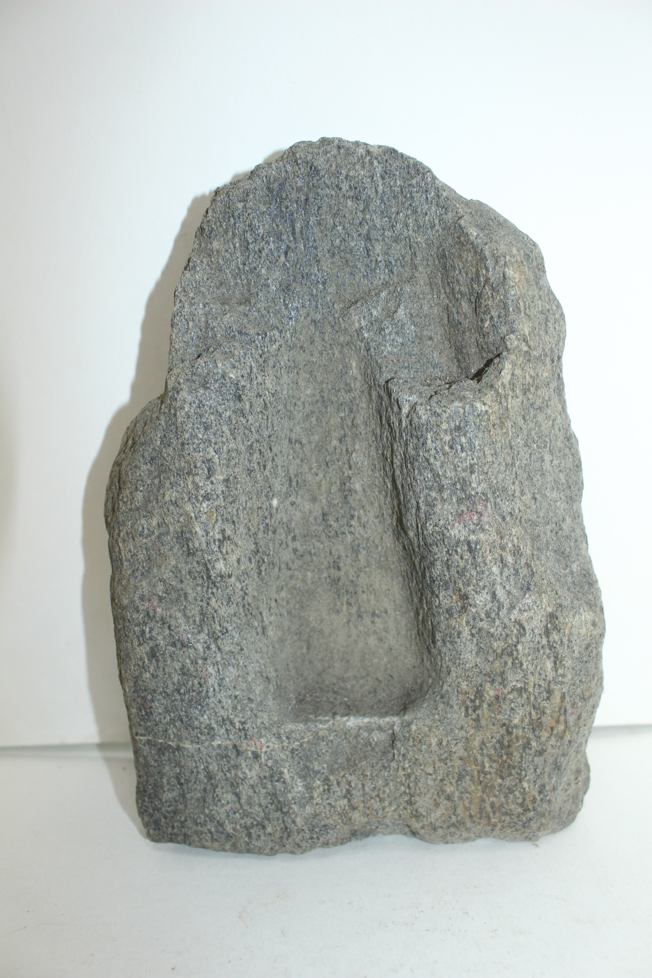 29-자연석돌에 거푸집모양의 갈돌