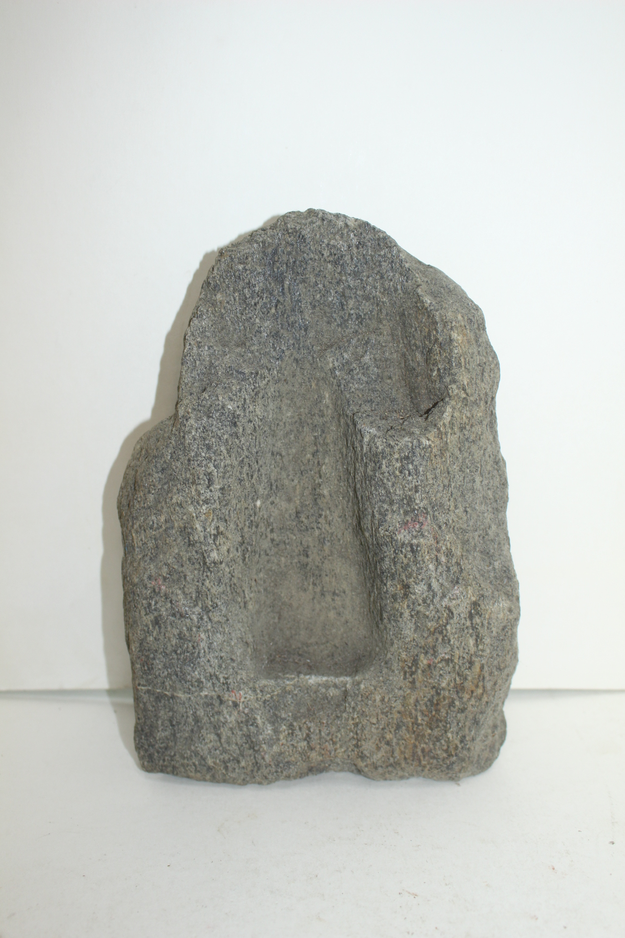 29-자연석돌에 거푸집모양의 갈돌