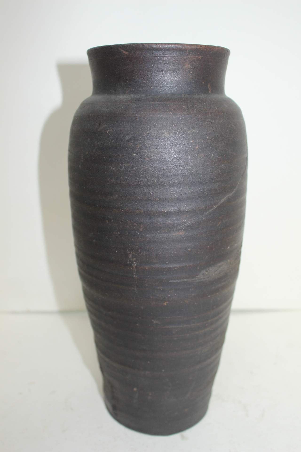 연대가좋은 청자 음각산수문 호