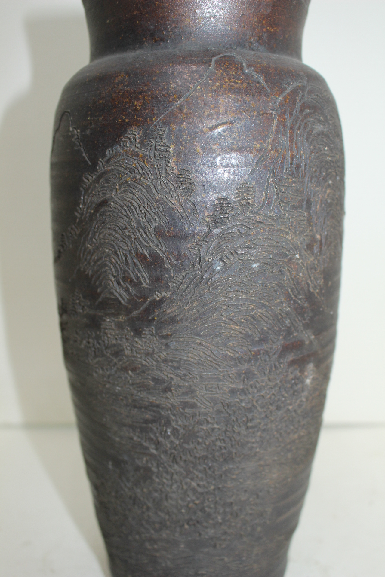 연대가좋은 청자 음각산수문 호