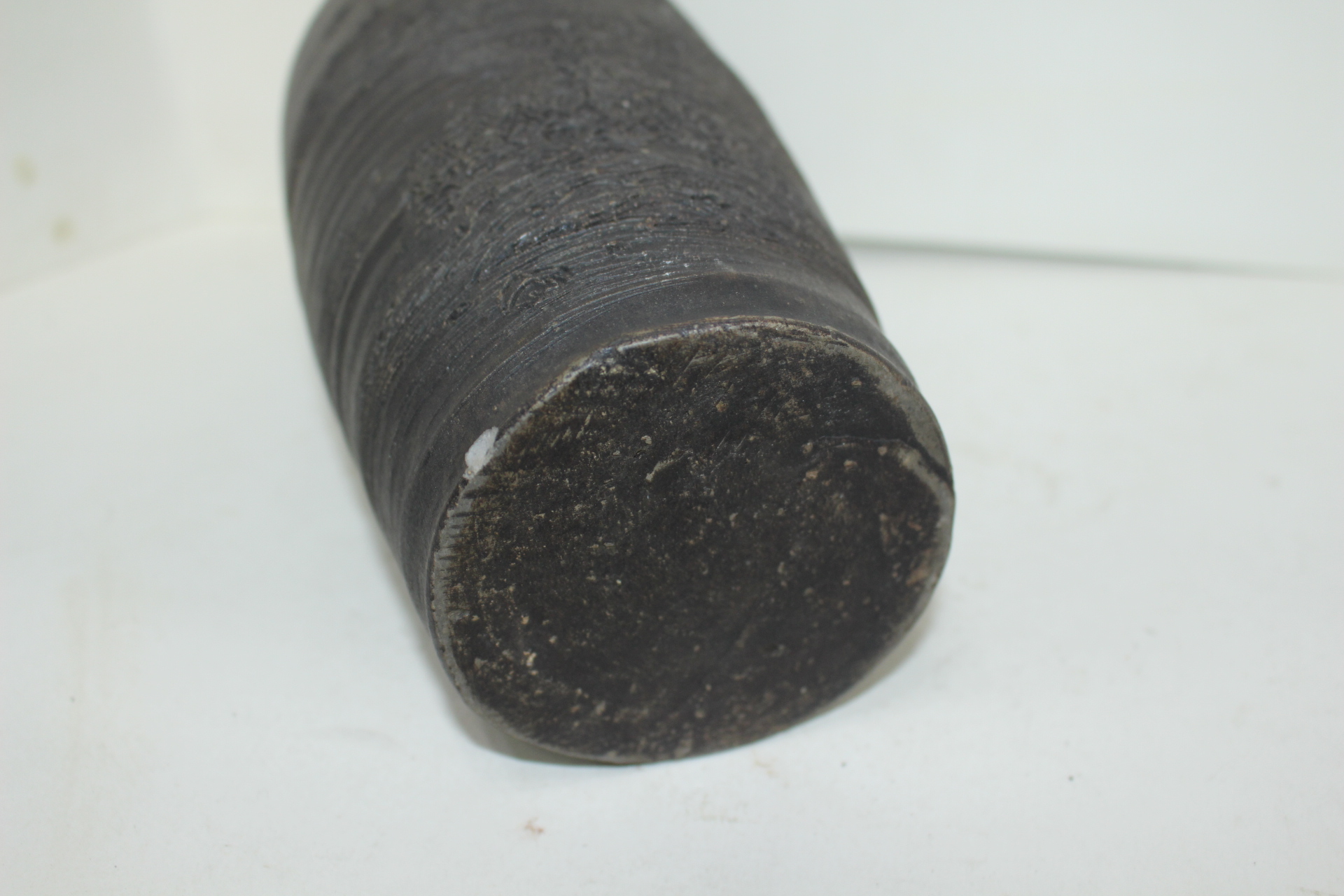 연대가좋은 청자 음각산수문 호