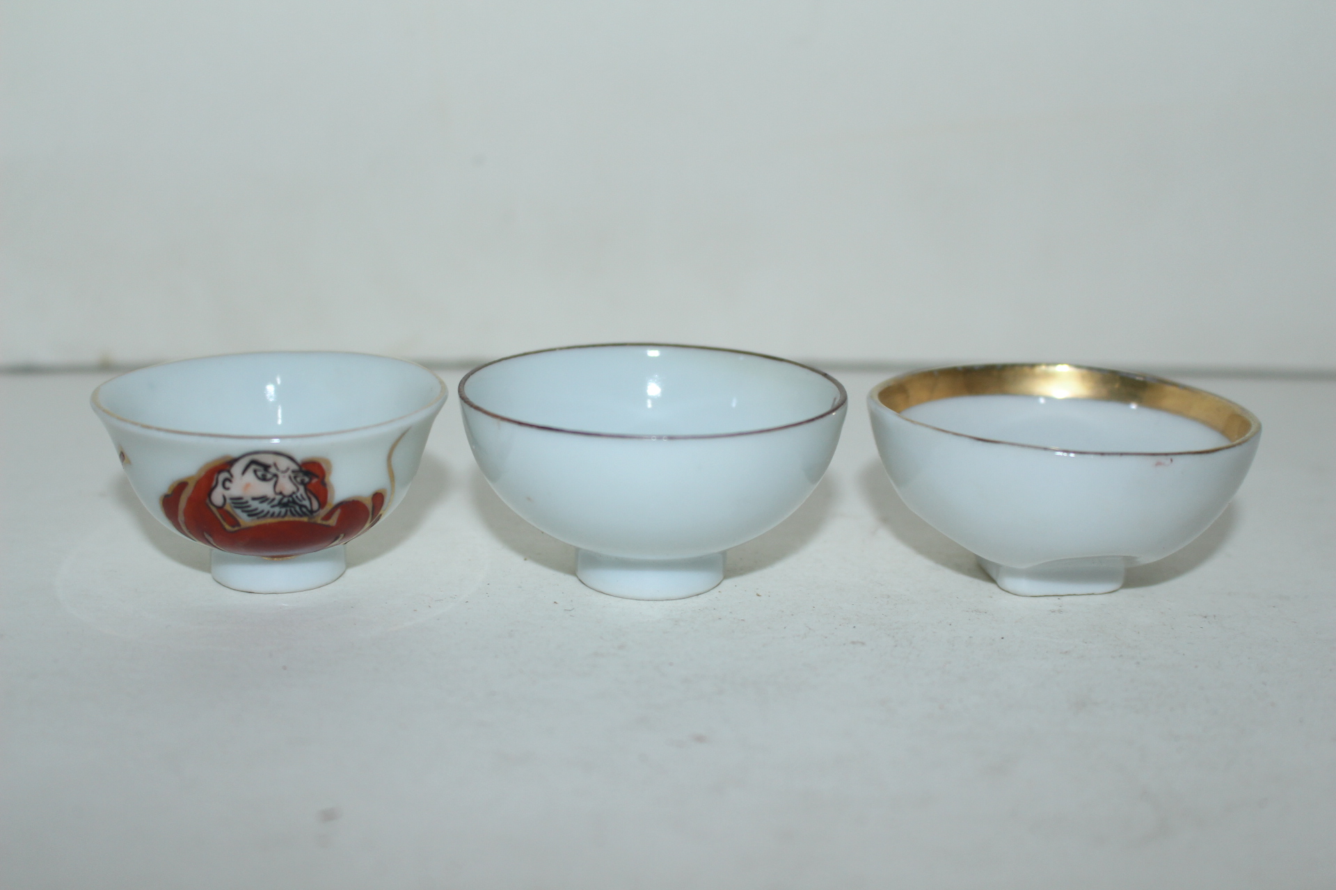 연대가좋은 철화백자산수문 잔 3점