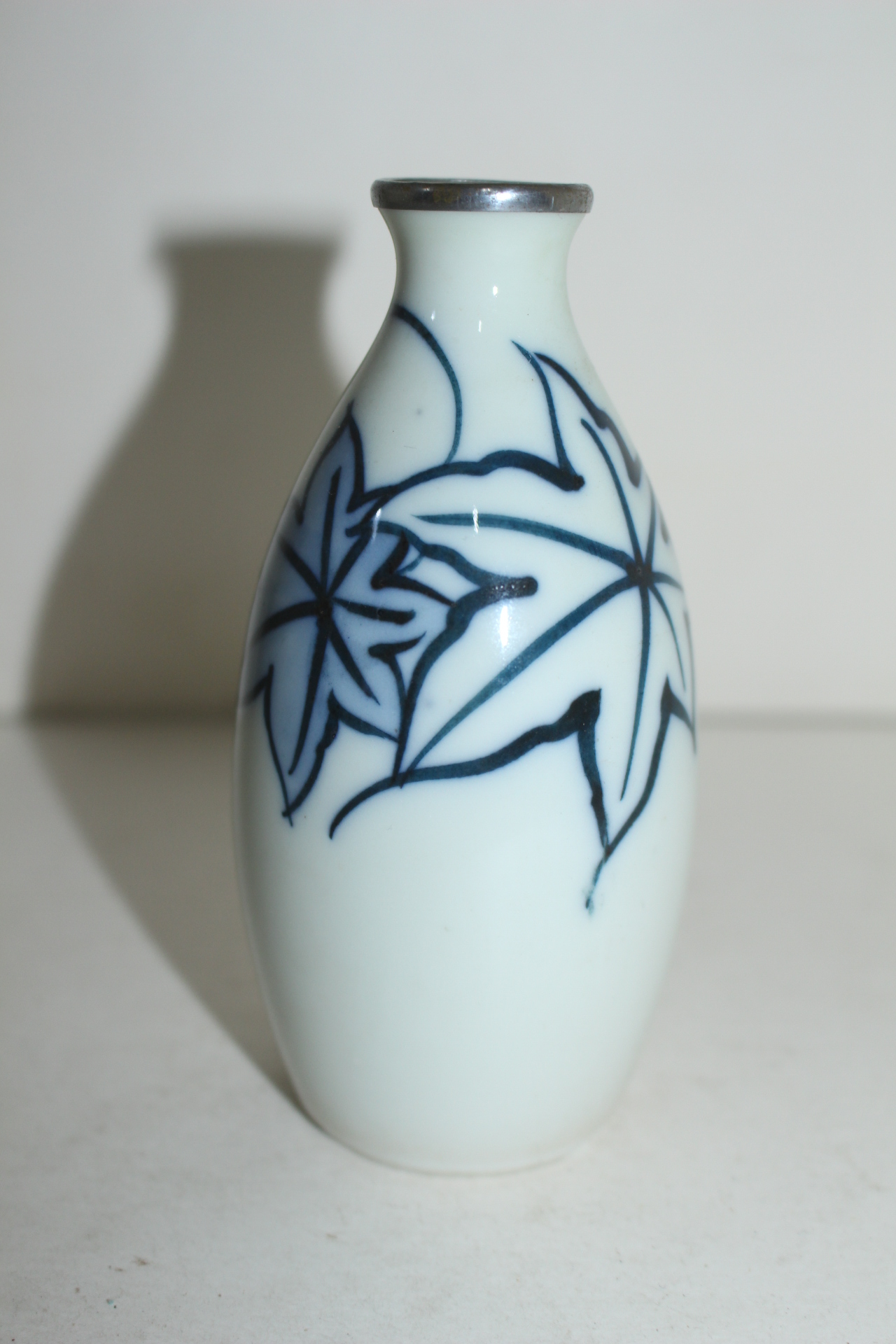 연대가좋은 청화백자 단풍문 주병