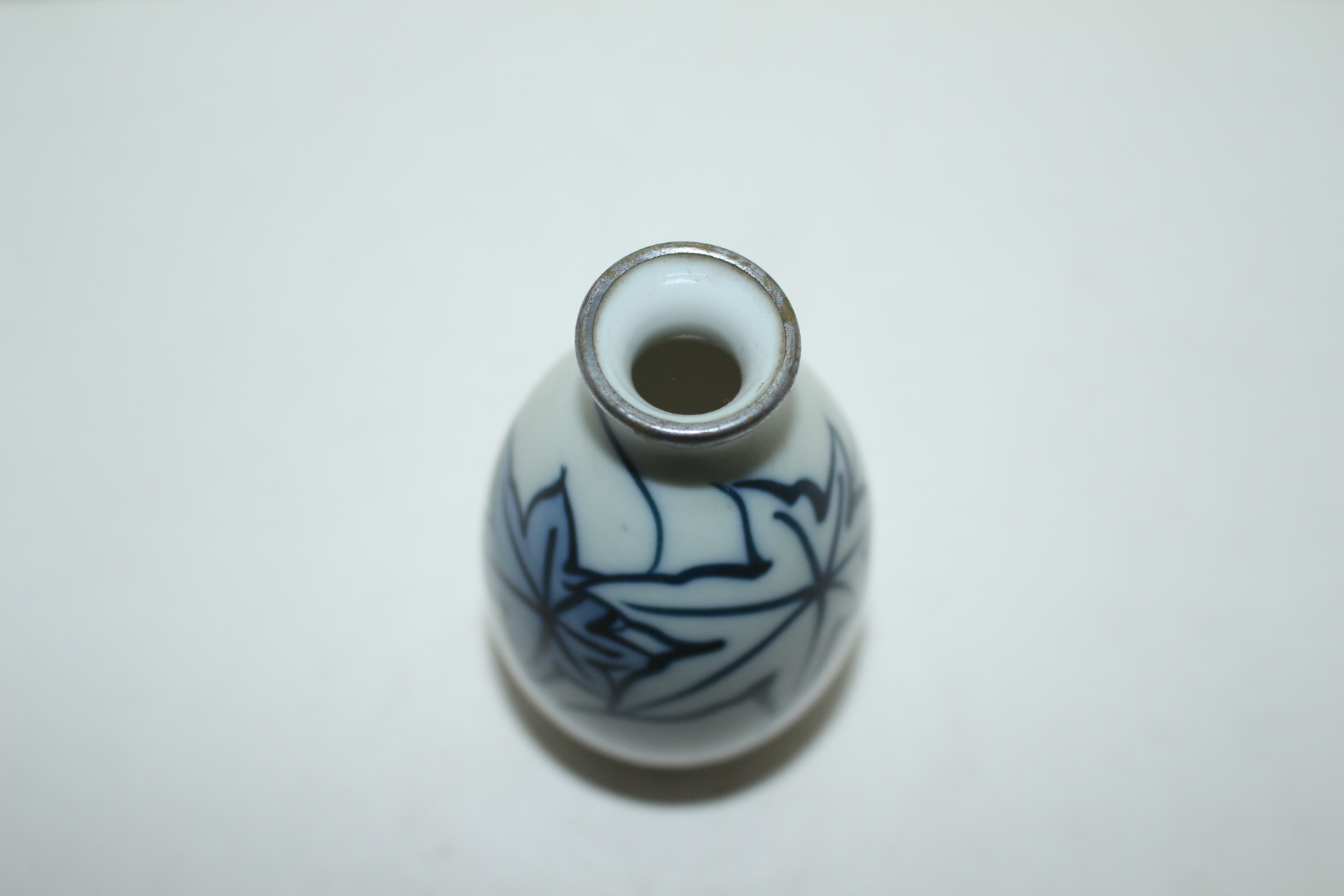 연대가좋은 청화백자 단풍문 주병