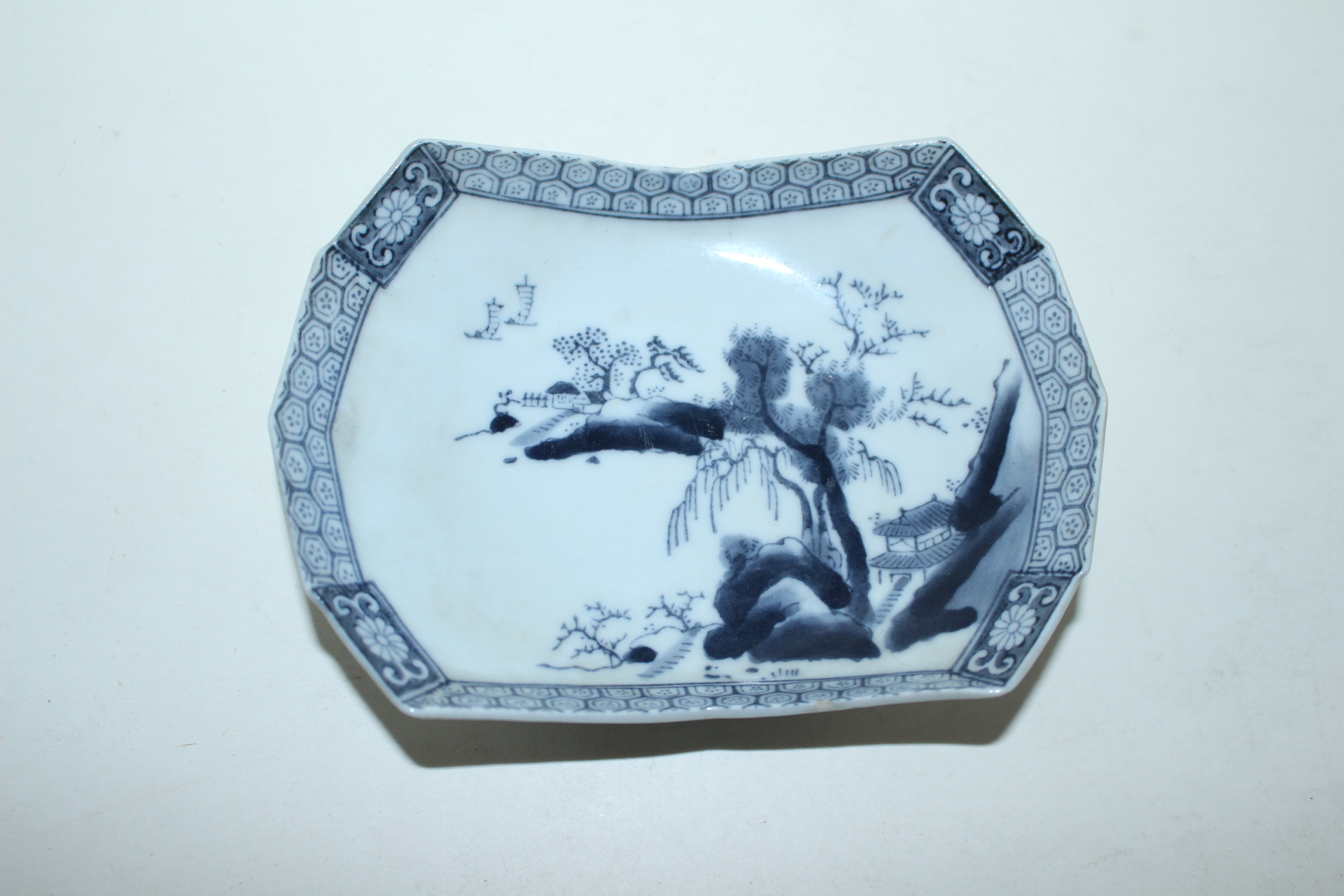 100년이상된 청화백자산수문 화형완