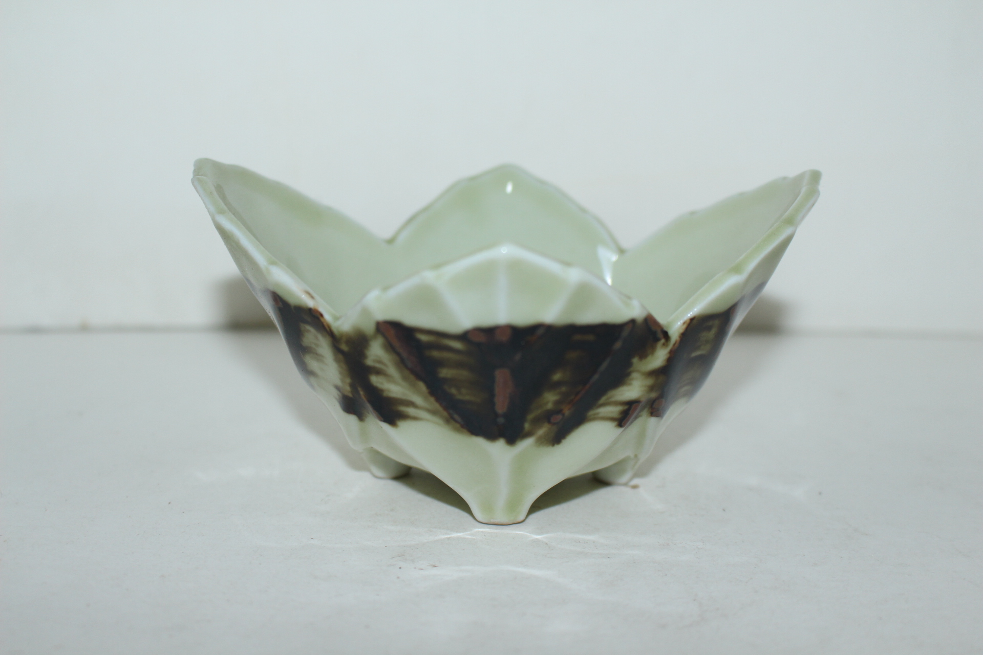 연대가좋은 철화청자 나뭇잎모양 완