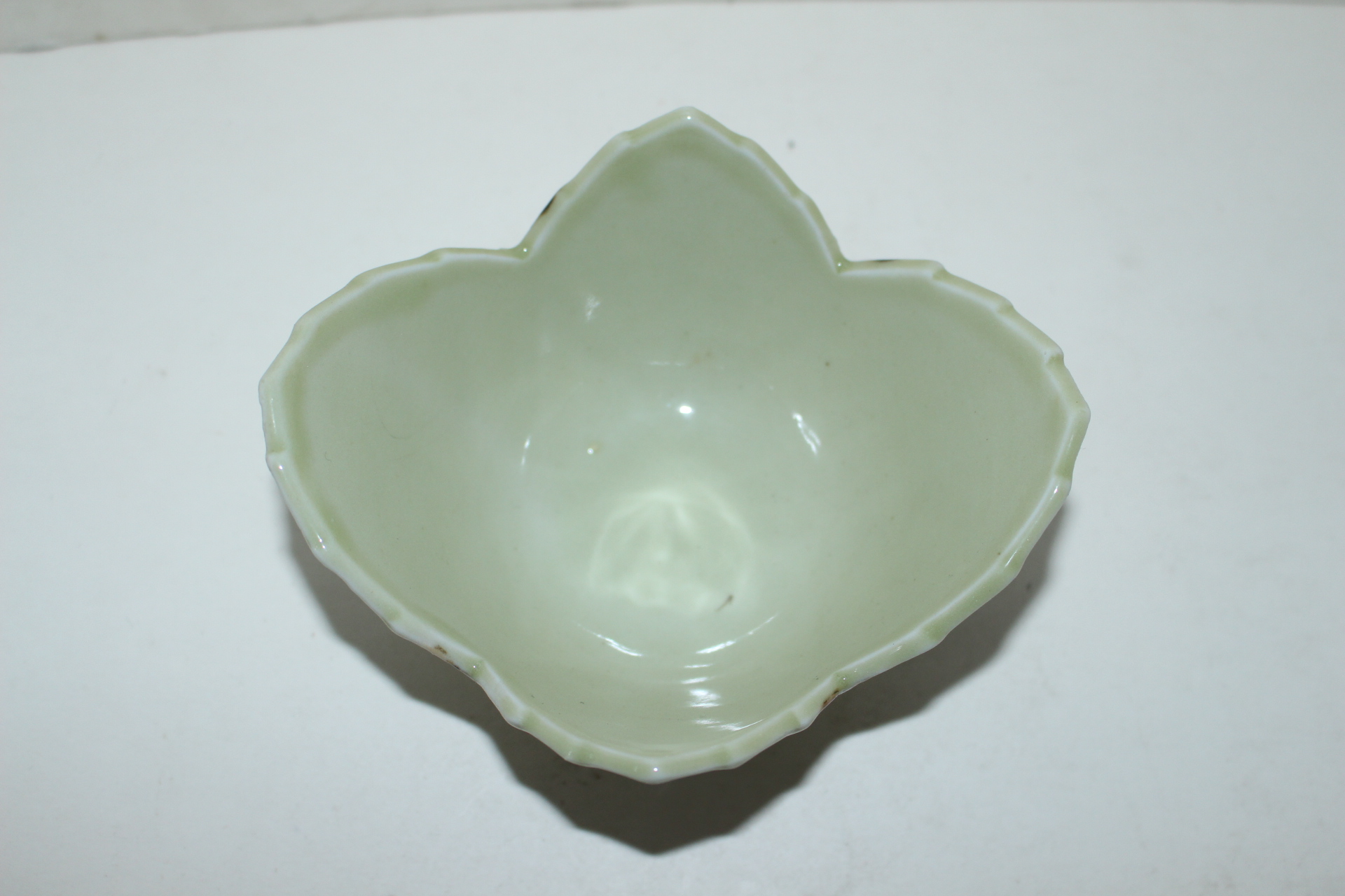 연대가좋은 철화청자 나뭇잎모양 완