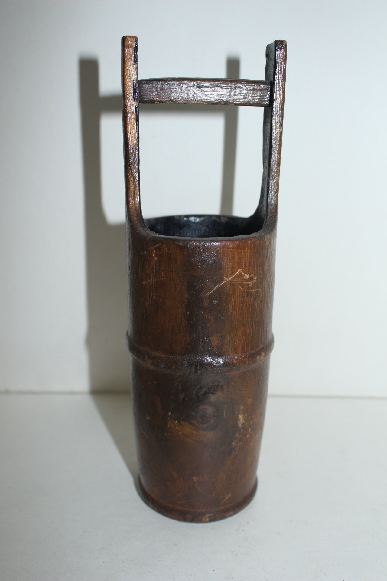 나무에 금채화문된 화병